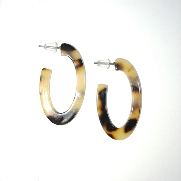 Lightweight‎ Acrylic Oval Hoop Earrings Lightweight - Picture 5 of 7